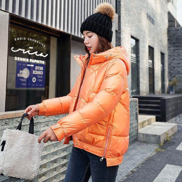 Modern női téli kabát kapucnival több színben