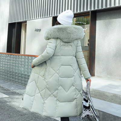 Hosszú meleg kabát, hátulján hímzett felirattal