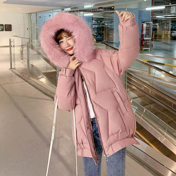 Rövid női kabát melegítő pehelygallérral