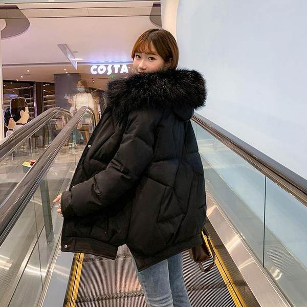 Rövid női kabát melegítő pehelygallérral