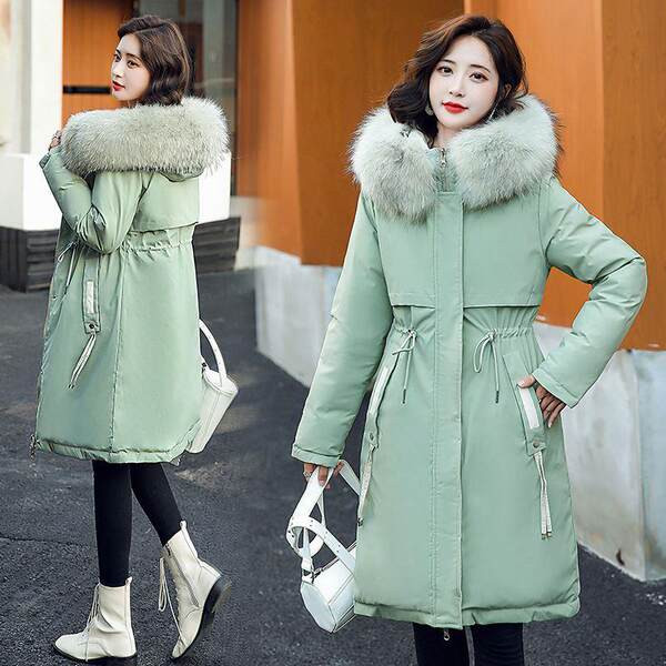 Kéttónusú női téli kabát tollas gallérral