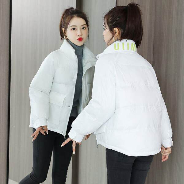 Női alkalmi kabát magas gallérral, fekete-fehér színben