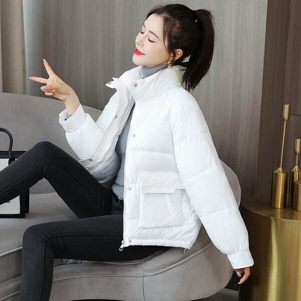 Női alkalmi kabát magas gallérral, fekete-fehér színben