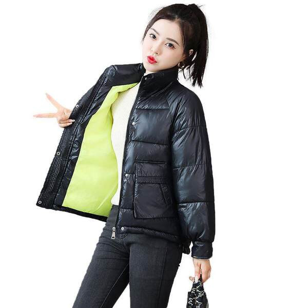 Női alkalmi kabát magas gallérral, fekete-fehér színben