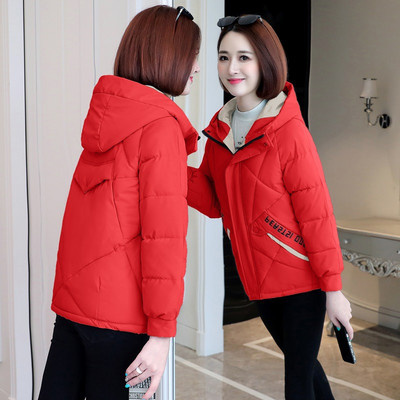 Nappali kabát kapucnival és felirattal