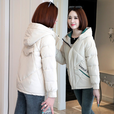 Nappali kabát kapucnival és felirattal