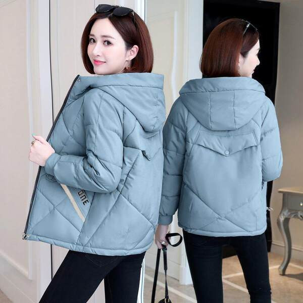 Nappali kabát kapucnival és felirattal