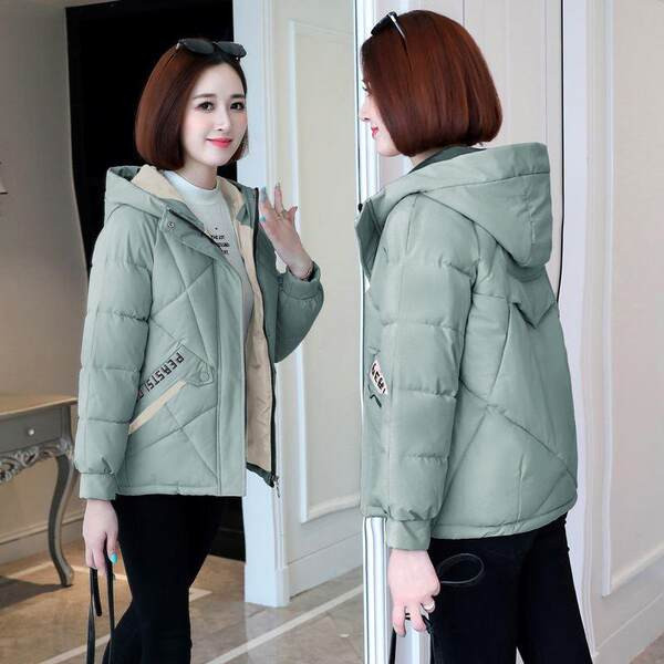 Nappali kabát kapucnival és felirattal