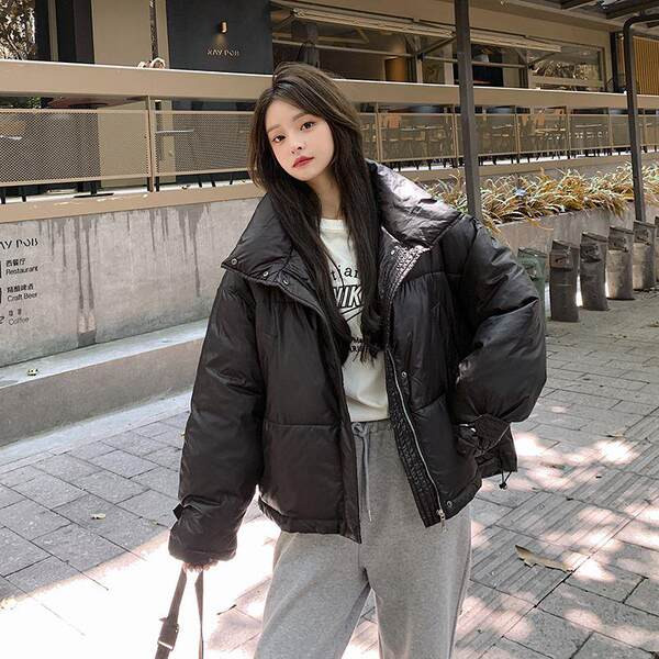 Ingyenes modell női kabát magas gallérú gombokkal