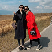 Hosszú női kabát tollas gallérral