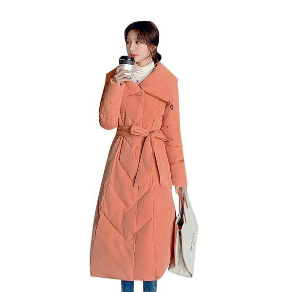 Hosszú téli meleg szabású modell övvel