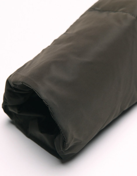 Meleg női kabát cipzárral és pehelygallérral