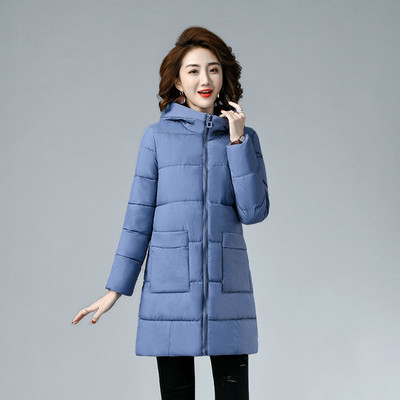 Női hosszú kabát zsebekkel és kapucnival