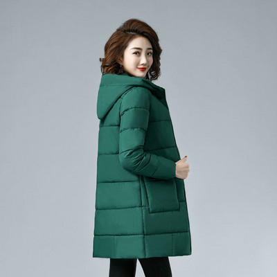 Női hosszú kabát zsebekkel és kapucnival