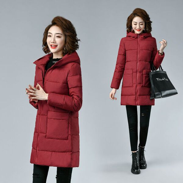 Női hosszú kabát zsebekkel és kapucnival