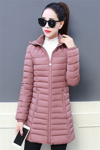 Női kabát kapucnival és cipzárral