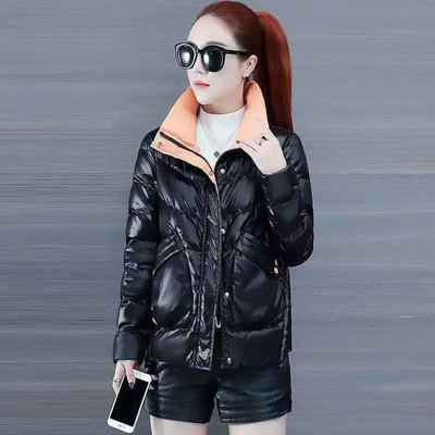 Rövid női téli kabát cipzárral és gombokkal