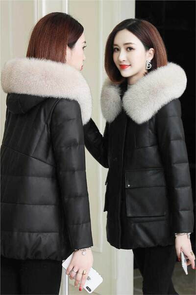 Jelenlegi női kabát tollas gallérral és zsebekkel