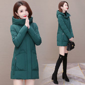 Modern női kabát magas gallérral és cipzárral