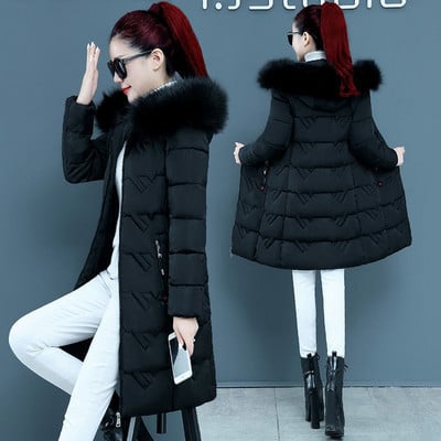 Testhezálló modell női hosszú kabát kapucnival és cipzárral