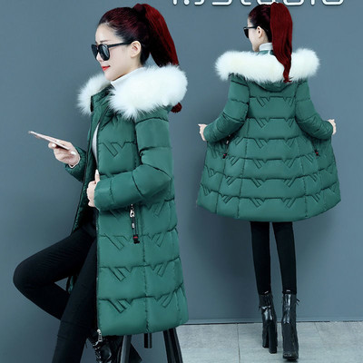 Testhezálló modell női hosszú kabát kapucnival és cipzárral