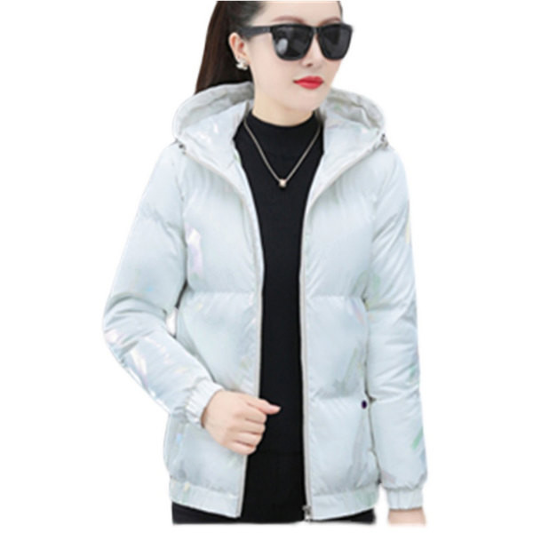 Aktuális női kabát mintával és kapucnival