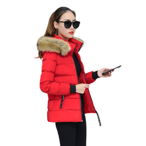 Jelenlegi női rövid kabát kapucnival és pehellyel