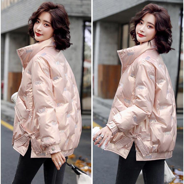 Stílusos női rövid kabát széles modell cipzárral