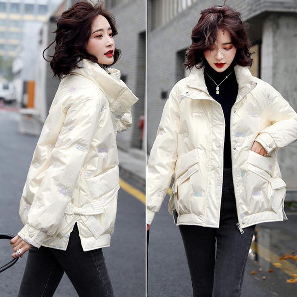 Stílusos női rövid kabát széles modell cipzárral