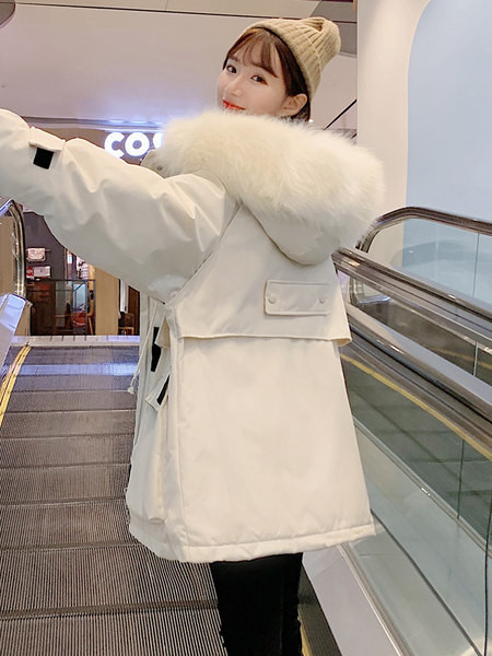 Női téli kabát zsebekkel - széles modell