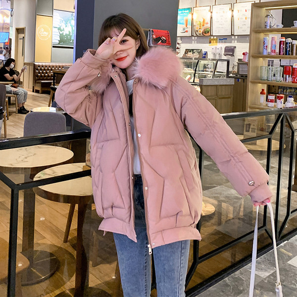 Bő női téli kabát kapucnival és zsebekkel