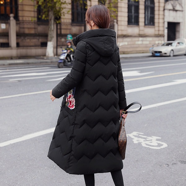 Új modell női hosszú melegítő kapucnival és hímzéssel