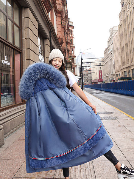 Hosszú női téli kabát fűzővel és kapucnival