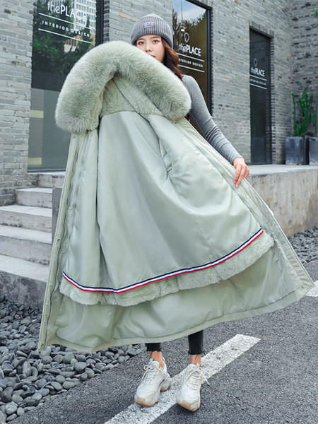 Hosszú női téli kabát fűzővel és kapucnival