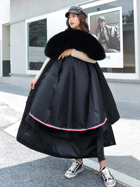 Hosszú női téli kabát fűzővel és kapucnival