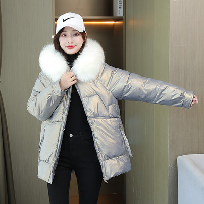 Alkalmi téli kabát kapucnival és mély zsebekkel nőknek