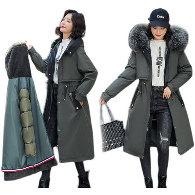 Hosszú női kabát kapucnival és zsebekkel