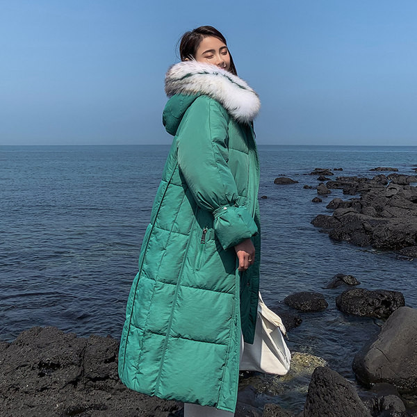 Hosszú meleg női kabát, pehely kapucnival