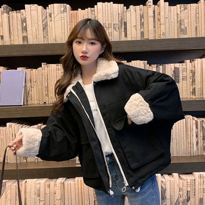 Női széles kabát klasszikus gallérral és vastag béléssel