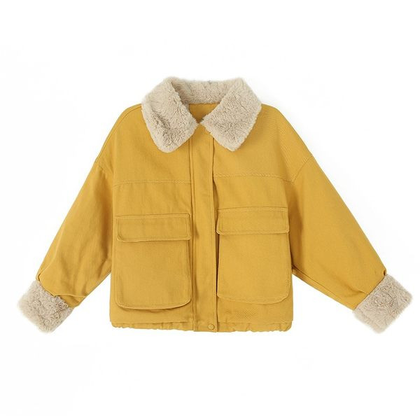 Női széles kabát klasszikus gallérral és vastag béléssel