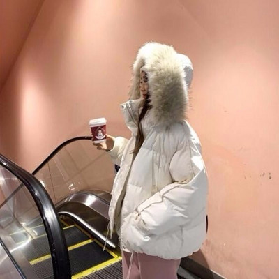 Széles modell női melegítő pehely kapucnival