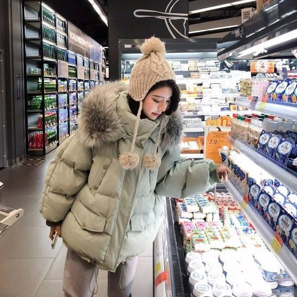 Széles modell női melegítő pehely kapucnival