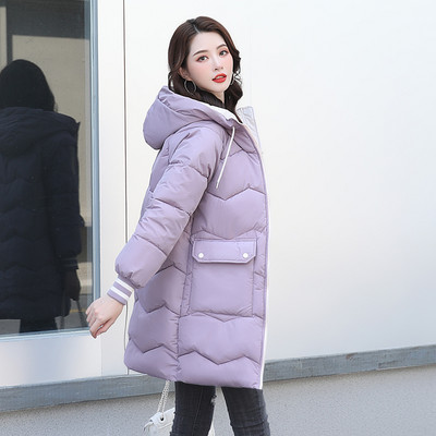 Modern hosszú női kabát nyakkendővel és zsebekkel