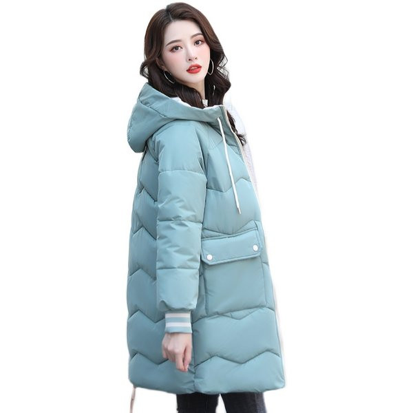 Modern hosszú női kabát nyakkendővel és zsebekkel