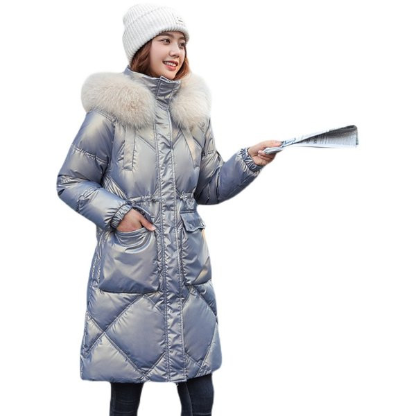 Modern téli kabát közepes hosszúsággal, steppelt hatással