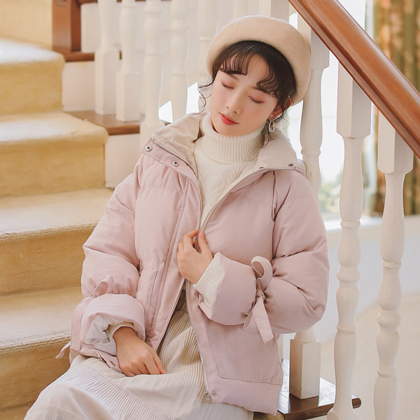 Ženska ležerna jakna s kapuljačom i trakom na rukavu