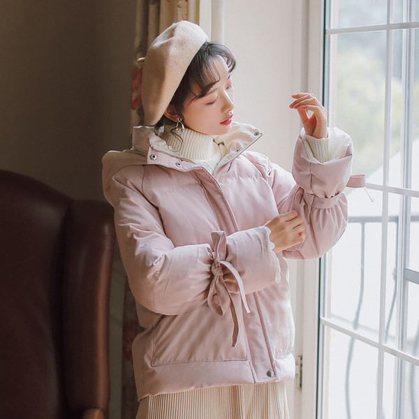 Ženska ležerna jakna s kapuljačom i trakom na rukavu