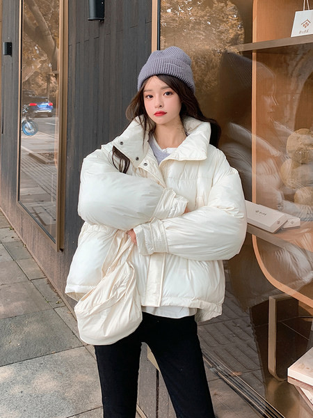 Rövid női modern kabát sima széles modell