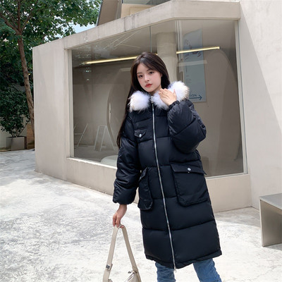 Modern női téli kabát kapucnival és zsebekkel