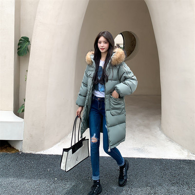 Modern női téli kabát kapucnival és zsebekkel